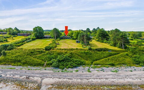 Eyer - 20M from the Sea: Svømmepøl, Udendørs Møbler, Møbel, Udvej, Flise, Eco Hotel, Skygge, Stol, Fritid, Estate