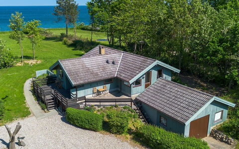 Eyer - 20M from the Sea: Svømmepøl, Udendørs Møbler, Møbel, Udvej, Flise, Eco Hotel, Skygge, Stol, Fritid, Estate