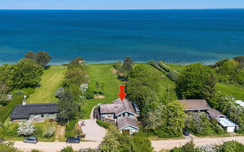 Eyer - 20M from the Sea: Svømmepøl, Udendørs Møbler, Møbel, Udvej, Flise, Eco Hotel, Skygge, Stol, Fritid, Estate