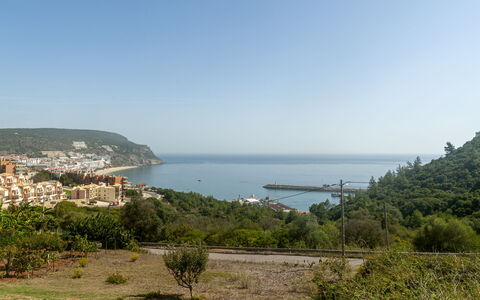O Segredo de Sesimbra: Vand, Himmel, Sky, Ejendom, Svømmepøl, Badeby, Azure, Blå, Bygning, Udendørs Møbler