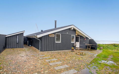 Holmwith - 50M from the Sea: Loft, Gulvbelægning, Indretning, Etage, Kompositmateriale, Møbel, Udvej, Hotel, Design, Dagslys