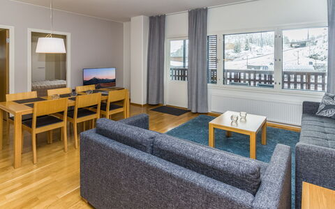 Lumi-Chalet 1312: Gulvbelægning, Loft, Lejlighed, Møbel, Etage, Værelse, Trægulve, Hårdttræ, Stol, Stue