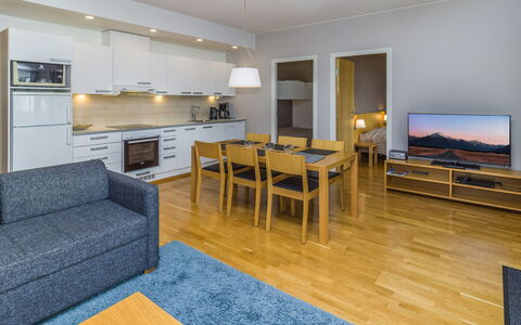 Lumi-Chalet 1312: Møbel, Gulvbelægning, Indretning, Etage, Couch, Træ, Trægulve, Loft, Værelse, Stue