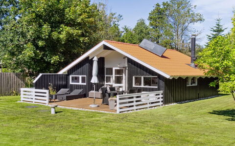 Myra - 425M from the Sea: Bygning, Hus, Vindue, Hjem, Tag, Boligområde, Busk, Sommerhus, Land Lot