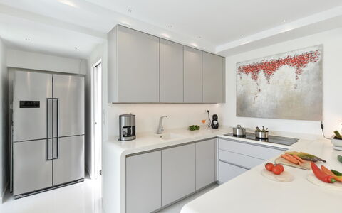 Los Lagos 31: Cabinetry, Ejendom, Countertop, Indretning, Bygning, Etage, Køkken, Gulvbelægning, Materielle Værdier, Reoler