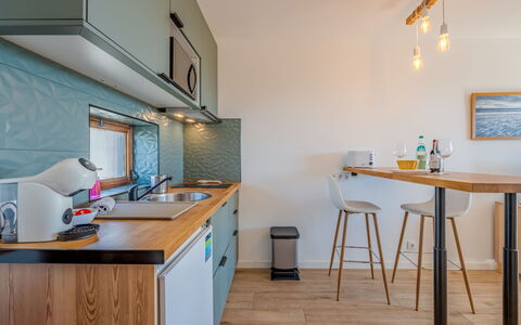 La Perle D'Albufeira: Møbel, Indretning, Countertop, Køkken, Træ, Gulvbelægning, Køkken Apparat, Større Bandage, Cabinetry, Belysning
