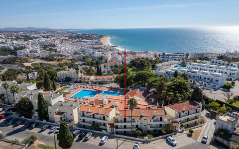 La Perle D'Albufeira: Svømmepøl, Udvej, Ferieby, Hotel, Badeby