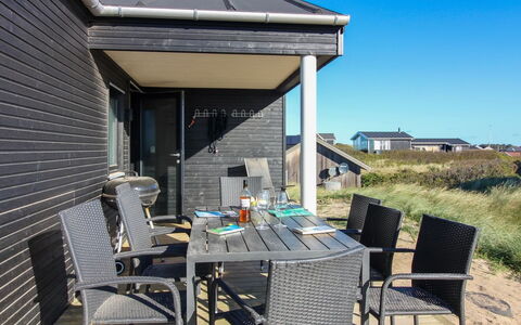 Auno - 140M from the Sea: Møbel, Indretning, Gulvbelægning, Træ, Etage, Loft, Trægulve, Stol, Bord, Belysning