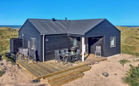 Auno - 140M from the Sea: Svømmepøl, Ferieby