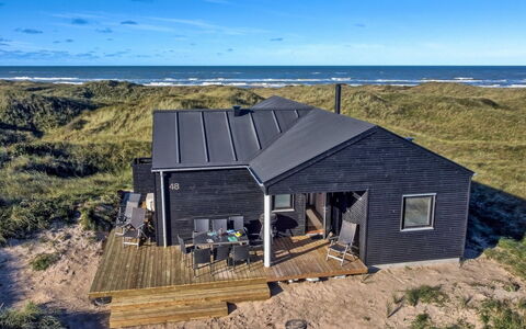 Auno - 140M from the Sea: Svømmepøl, Ferieby