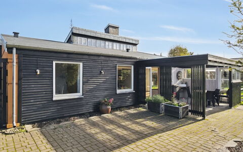 Erko - 300M from the Sea: Tag, Hjem, Sommerhus, Estate, Udendørs Møbler, Gård, Udendørs Bord, Gårdsplads, Backyard, Villa