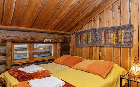 Saariselän Waskooli a: Træ, Sommerhus, Bjælkehytte, Skov, Skur, Garden Bygninger, Lærk, Woodland, Bejdse
