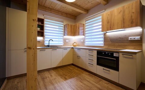 U Lesa: Cabinetry, Countertop, Ejendom, Møbel, Køkken, Træ, Komfur, Belysning, Vindue, Indretning