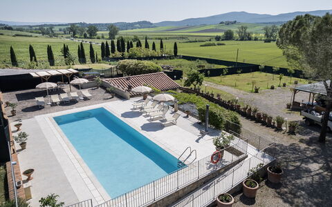 Anilde, Holiday Home with Pool, Wifi, Tuscany: Himmel, Ejendom, Plante, Svømmepøl, Vand, Bygning, Træ, Fritid, Urban Design, Ejendom