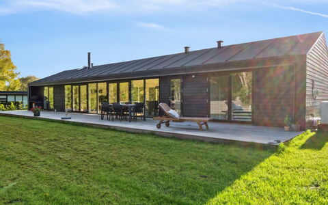 Tessa - 1.6Km from the Sea: Træ, Møbel, Lejlighed, Værelse, Loft, Bejdse, Stol, Hårdttræ, Klarlak, Tømmer