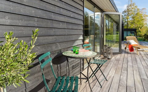Tessa - 1.6Km from the Sea: Træ, Møbel, Lejlighed, Værelse, Loft, Bejdse, Stol, Hårdttræ, Klarlak, Tømmer