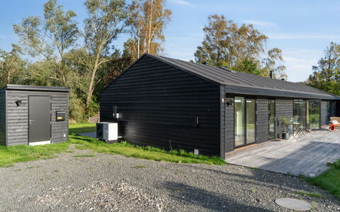 Tessa - 1.6Km from the Sea: Træ, Møbel, Lejlighed, Værelse, Loft, Bejdse, Stol, Hårdttræ, Klarlak, Tømmer