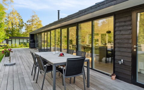 Tessa - 1.6Km from the Sea: Træ, Møbel, Lejlighed, Værelse, Loft, Bejdse, Stol, Hårdttræ, Klarlak, Tømmer