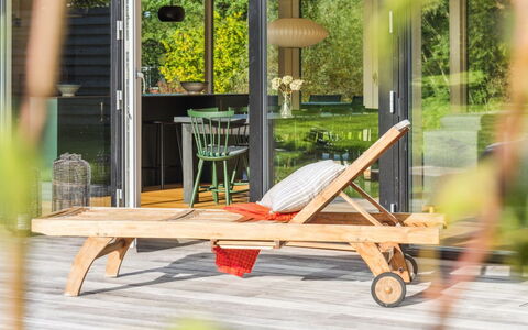 Tessa - 1.6Km from the Sea: Træ, Møbel, Lejlighed, Værelse, Loft, Bejdse, Stol, Hårdttræ, Klarlak, Tømmer