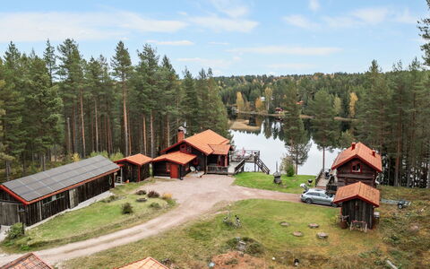 Nedre Gärdsjö: Himmel, Ejendom, Sky, Plante, Træ, Naturlige Landskab, Vand, Land Lot, Highland, Hus