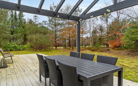Stillfrieda - 150M from the Sea: Udendørs Møbler, Skygge, Dæk, Udendørs Bord, Gårdhave, Have, Udendørs Struktur, Hårdttræ, Veranda, Pergola
