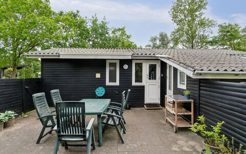 Ristana - 200M from the Sea: Tag, Hjem, Dør, Sommerhus, Skygge, Sidespor, Gård, Estate, Backyard