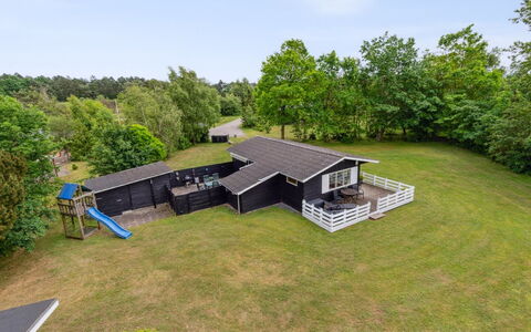 Ristana - 200M from the Sea: Tag, Hjem, Dør, Sommerhus, Skygge, Sidespor, Gård, Estate, Backyard