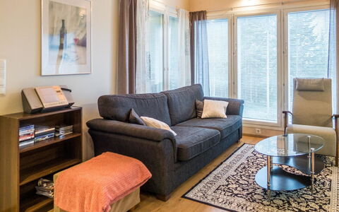 Vuokatin Tähti: Møbel, Indretning, Couch, Gulvbelægning, Etage, Væg, Træ, Stue, Værelse, Loft