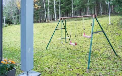 Vuokatin Tähti: Have, Legepladsudstyr, Lawn, Skygge, Parkere, Backyard, Gård, Landscaping, Svinge, Woodland