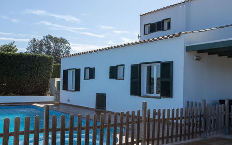 Villas Finesse Type 2 Duplex: Himmel, Vand, Bygning, Ejendom, Plante, Azure, Svømmepøl, Sky, Fritid, Vindue