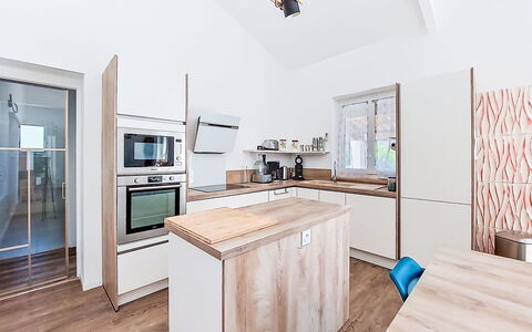 Le Grand Pin: Indretning, Møbel, Gulvbelægning, Etage, Køkken, Træ, Loft, Countertop, Cabinetry, Trægulve