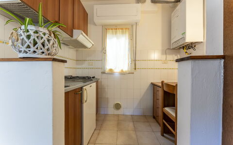 Giannella Beach Residence Apartment - Giannella, G: Ejendom, Cabinetry, Countertop, Bygning, Træ, Indretning, Vindue, Køkken, Gulvbelægning, Etage