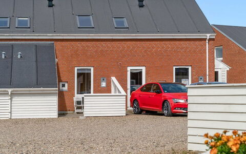 Ilka - 2.3Km from the Sea: Tag, Hus, Hjem, Sommerhus, Dør, Sidespor, Dæk, Veranda, Planke, Hårdttræ