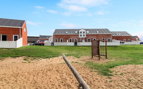 Ilka - 2.3Km from the Sea: Tag, Hus, Hjem, Sommerhus, Dør, Sidespor, Dæk, Veranda, Planke, Hårdttræ