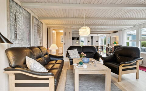 Kjera - 450M from the Sea: Møbel, Indretning, Gulvbelægning, Træ, Etage, Loft, Trægulve, Stol, Bord, Belysning