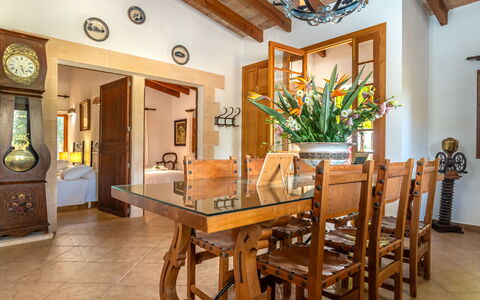 Es Garrigo de Son Mora: Møbel, Ejendom, Bord, Billedramme, Træ, Indretning, Plante, Stue, Cabinetry, Etage