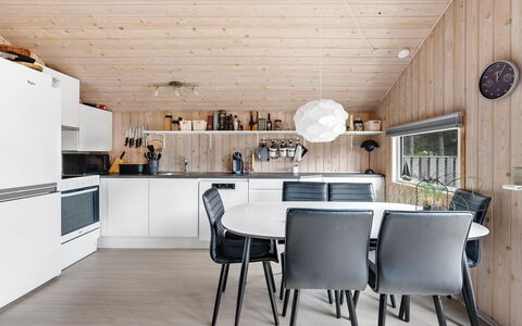 Birger - 500M from the Sea: Møbel, Træ, Indretning, Loft, Køkken, Lysarmatur, Køkken & Spisebord, Gulvbelægning, Hjem, Belysning
