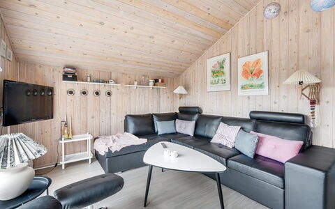 Birger - 500M from the Sea: Møbel, Indretning, Træ, Loft, Hjem, Stue, Værelse, Belysning, Etage, Gulvbelægning