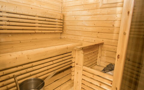 Kuksatie 8 B: Træ, Gulvbelægning, Sauna, Etage, Indretning, Loft, Bejdse, Hårdttræ, Flise, Design