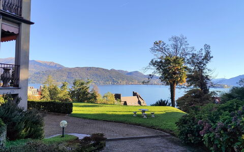 Charming Lake: Himmel, Plante, Vand, Ejendom, Highland, Naturlige Landskab, Træ, Land Lot, Sø, Skygge