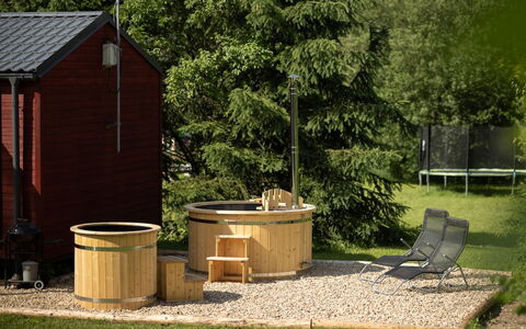 Pod Liščím Kopcem 2+2: Plante, Ejendom, Træ, Skygge, Land Lot, Træ, Vejbelægning, Vedplante, Bagagerum, Bord