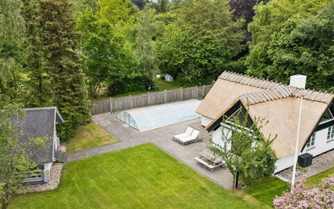 Emanuela - 800M from the Sea: Hus, Tag, Hjem, Land Lot, Sommerhus, Have, Lawn, Estate, Landscaping, Skygge