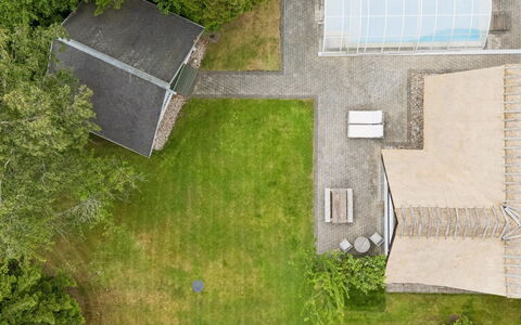 Emanuela - 800M from the Sea: Græs, Busk, Land Lot, Have, Tag, Bunddække, Lawn, Sommerhus, Landscaping, Backyard