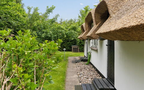 Emanuela - 800M from the Sea: Busk, Tag, Tækning, Sommerhus, Hus, Land Lot, Have, Lawn, Stuehus, Backyard