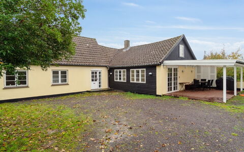 Edele - 3.8Km from the Sea: Tag, Hjem, Dør, Sommerhus, Skygge, Sidespor, Gård, Estate, Backyard