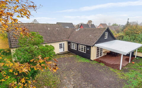 Edele - 3.8Km from the Sea: Tag, Hjem, Dør, Sommerhus, Skygge, Sidespor, Gård, Estate, Backyard