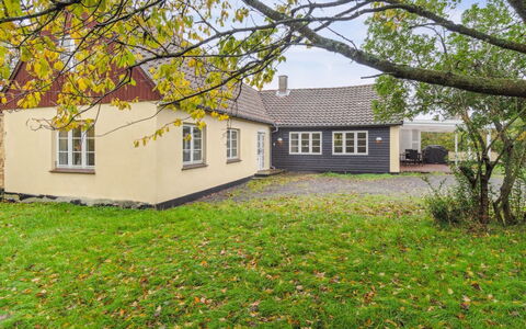 Edele - 3.8Km from the Sea: Tag, Hjem, Dør, Sommerhus, Skygge, Sidespor, Gård, Estate, Backyard