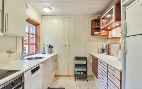 Muriel - 1.1Km from the Sea: Træ, Større Bandage, Gulvbelægning, Køkken, Etage, Indretning, Loft, Værelse, Cabinetry, Bejdse
