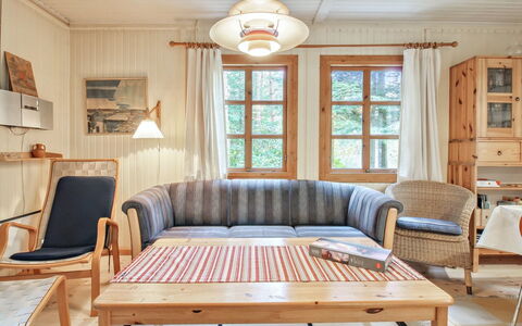Muriel - 1.1Km from the Sea: Møbel, Indretning, Gulvbelægning, Træ, Etage, Bord, Loft, Belysning, Værelse, Stue