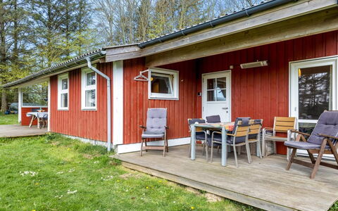 Fränze - 980M from the Sea: Møbel, Indretning, Gulvbelægning, Etage, Loft, Værelse, Stol, Bord, Lejlighed, Køkken & Spisebord